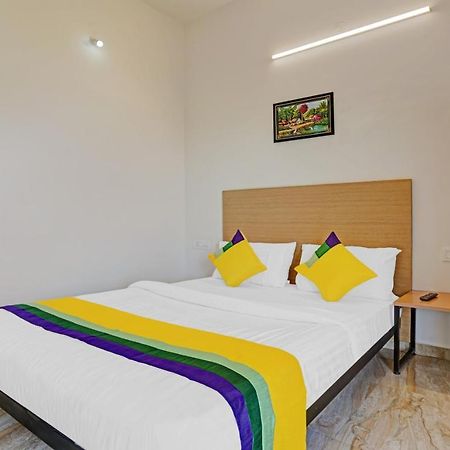 Itsy Hotels Flowers Park Nashik Extérieur photo