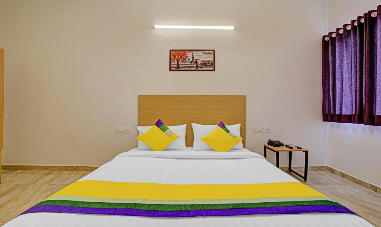 Itsy Hotels Flowers Park Nashik Extérieur photo