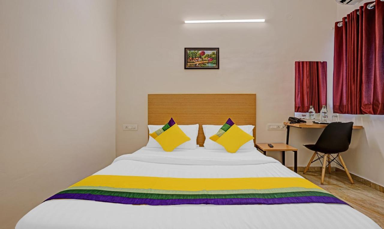 Itsy Hotels Flowers Park Nashik Extérieur photo